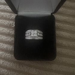 Elegant Princess-Cut Diamond Ring – Great Gift or Upgrade!