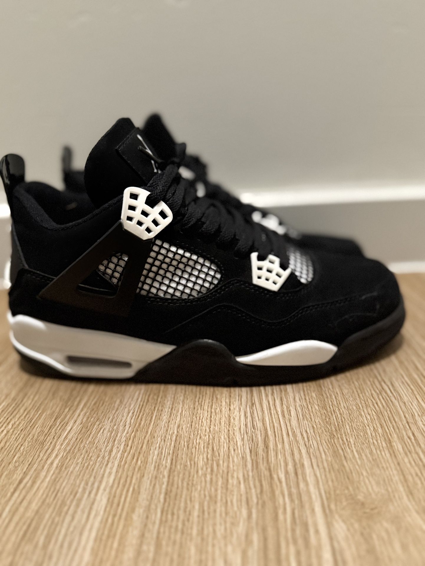 Jordan 4 Retro White Thunder