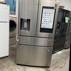 SAMSUNG FAMILY HUB REFRIGERATOR WITH SMART TOUCH SCREEN  GW06