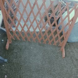 Expandable Wooden Garden Fences / Pet Barriers