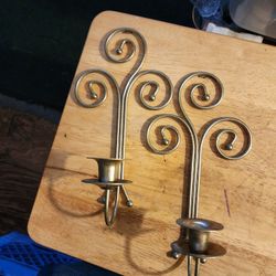 Set of 2 Home interior Vintage Metal Wall Sconces 11 and a 1/2 inches long 6 inches wide Excellent condition pick up only.