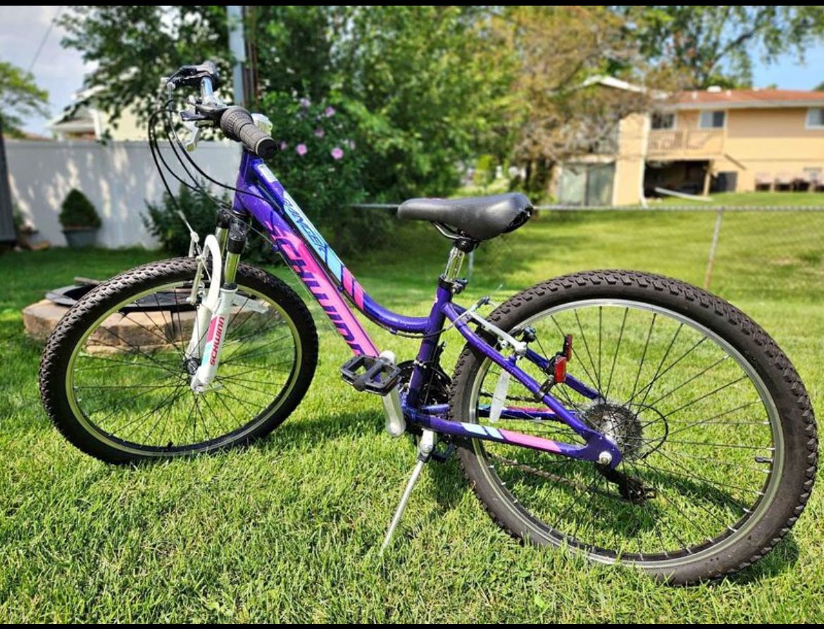 Mountain Bike girl's 24"- Schwinn Ranger purple