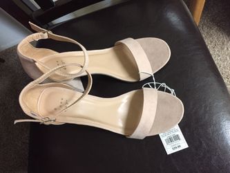 Beautiful shoes. Size 9. Light pink.
