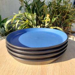 NEW Stone + Lain Stoneware plates 7.5" Blue and black
Set of 4
Dishwasher and microwave safe
Never used
7.5" diameter 
Blue and black

