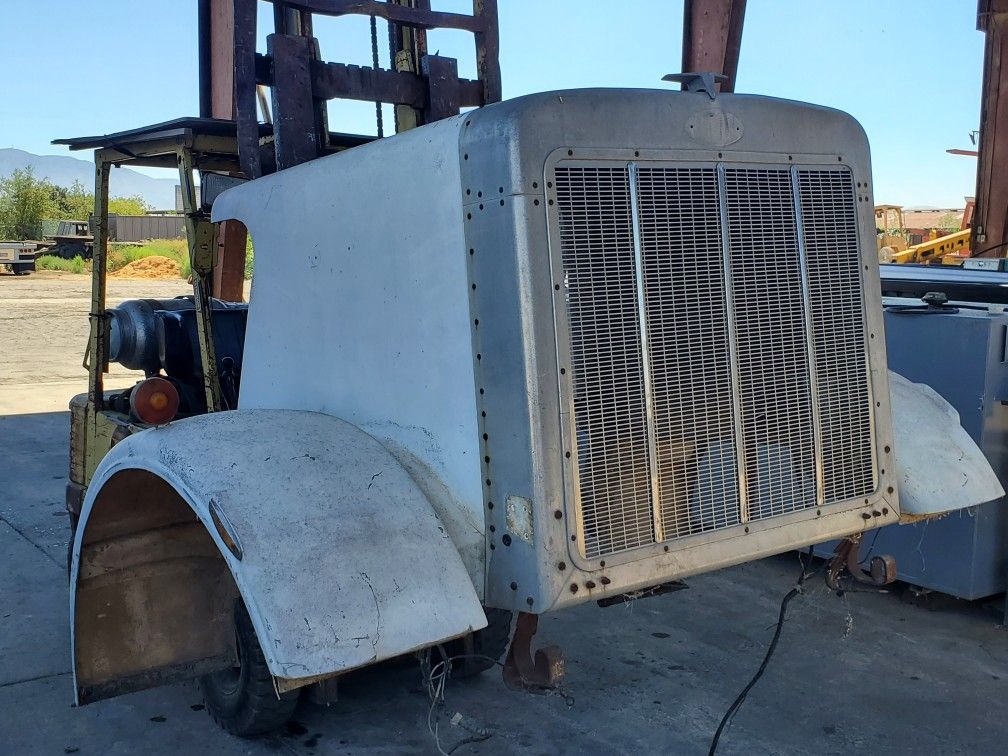 Peterbilt Fiberglass Hood for Sale in Chino, CA OfferUp