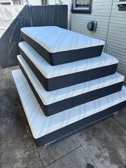 Luxury  memory foam Queen   size 12” New mattress in a plastic sealed.     Venta de colchones  ☎️📲call or Tex (213)713-74-89   Hablamos Español  Matt