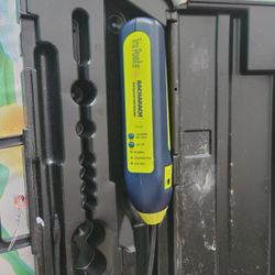 Electronic refrigerant leak detector 