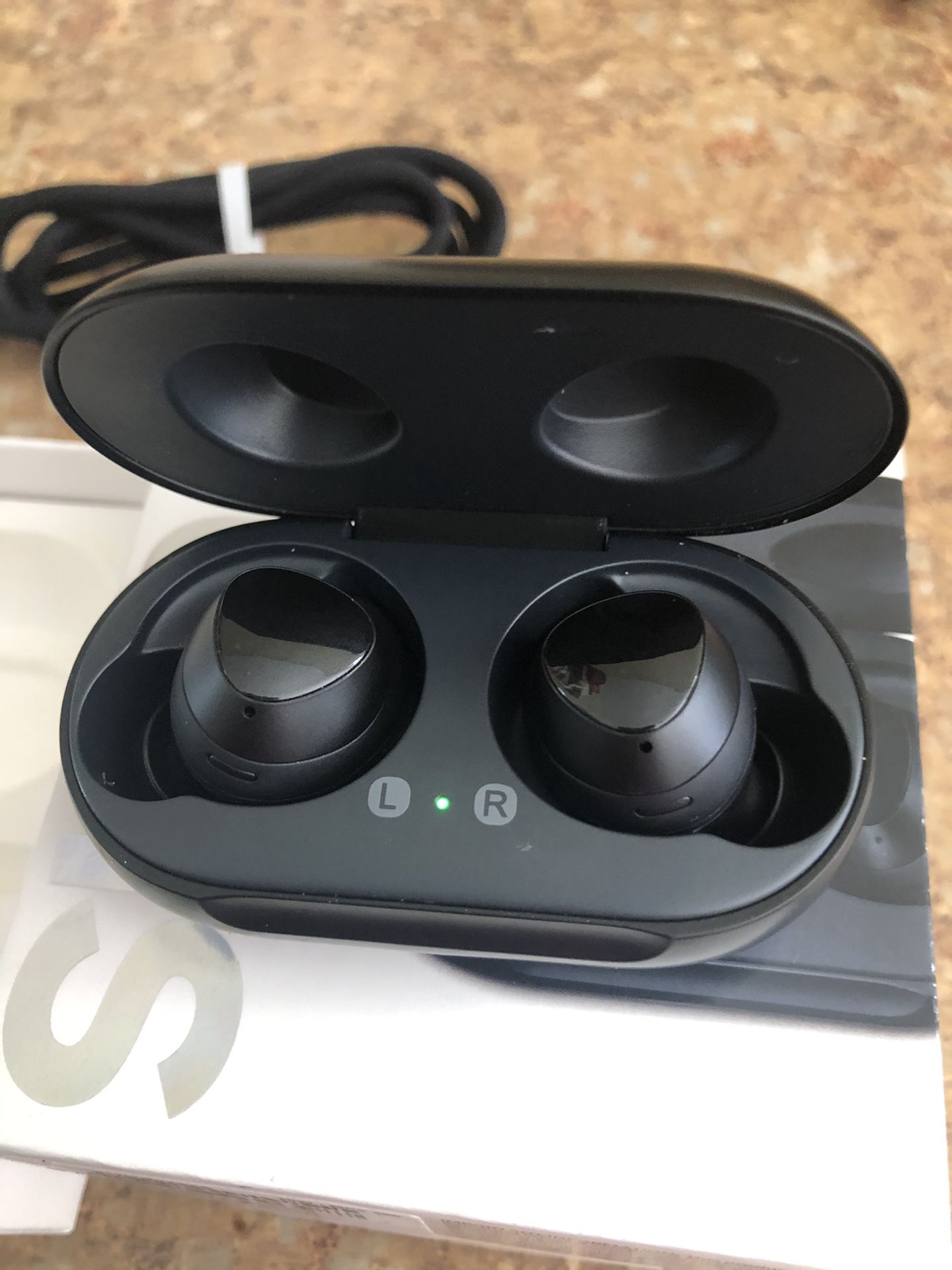 Samsung Galaxy Buds True Wireless In-Ear Bluetooth Headphones Black SM-R170 2019 Good condition with minor scratches