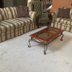 6 Piece Living Room Set (Sofa/couch , Coffee Table, Side Table, Rug ) (Great Condition!)