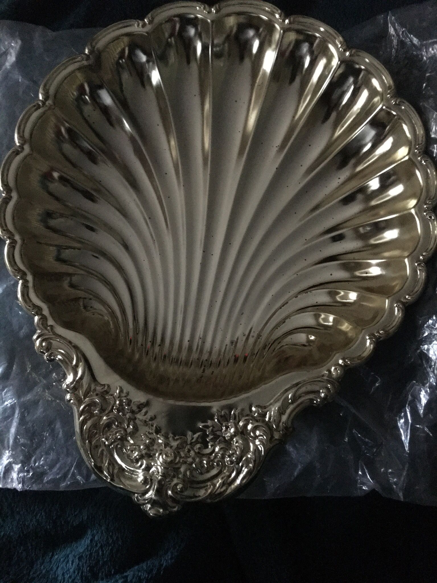 BRAND NEW SILVER PLATED CLAM SHELL BOWL SERVING DISH $20.00