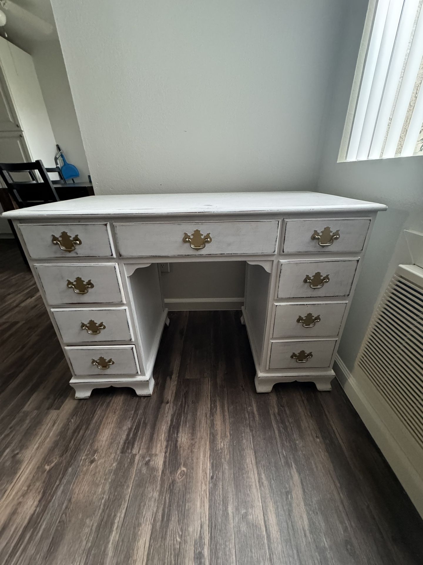 Dresser/ Desk/ Makeup Table (price Negotiable) Throw Me Some Offers