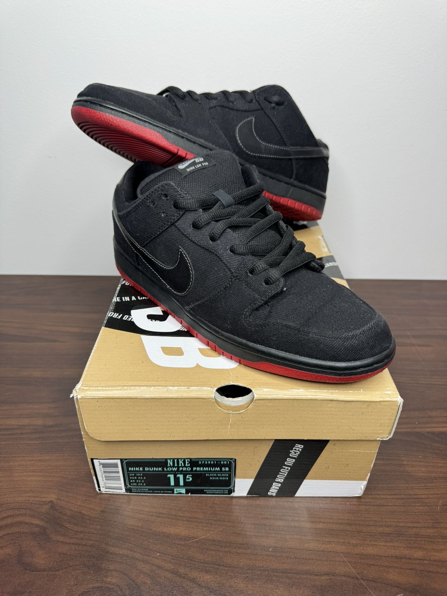 Nike SB Black Levi’s Size 11.5 🔥$460