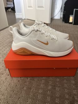 Brand New Size 7 Nike Shoes Women’s 