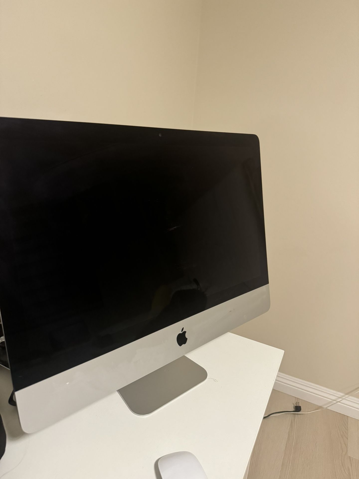 Apple iMac 21.5 inch Core i5 4k Retina Display (2017 model)