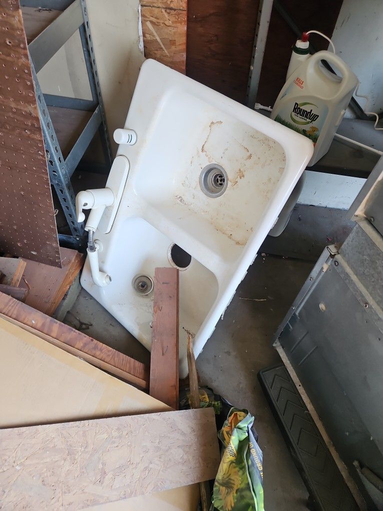Free Porcelain Sink