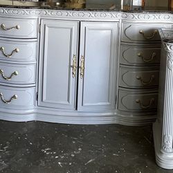 Cómoda De madera Con Espejo Y 2 mesas De Noche Wooden Chest Of Drawers  And A Two Bedside Table