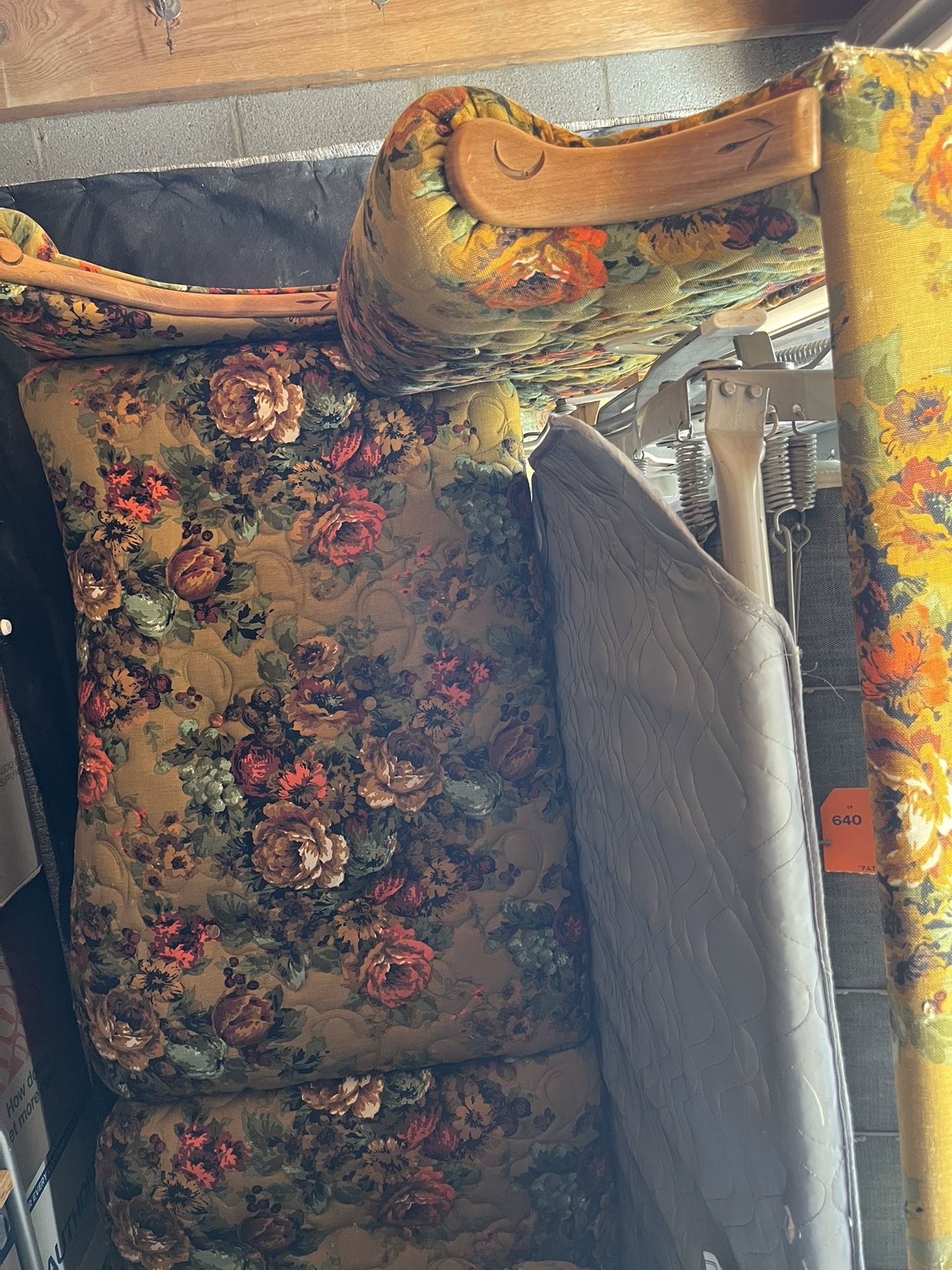 Floral Fold Out Couch / Full Bed