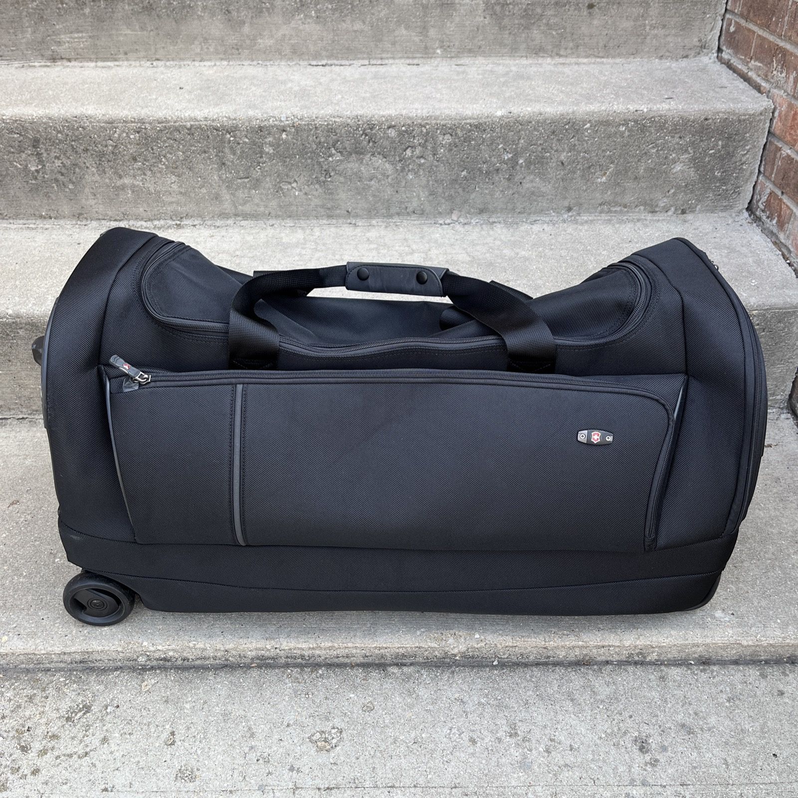 Victorinox Swisswerks Black Large 30" Wheeled Rolling Duffel Travel Bag