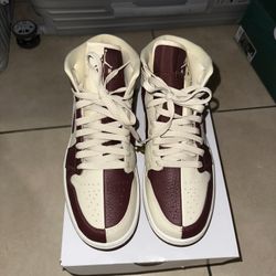 WMNS Air jordan 1 MID SE