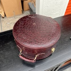 Vintage Leather Alligator Leather Hat Trunk/Luggage 