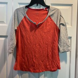 Women’s Size Medium 3/4 Length Baseball Tee $5