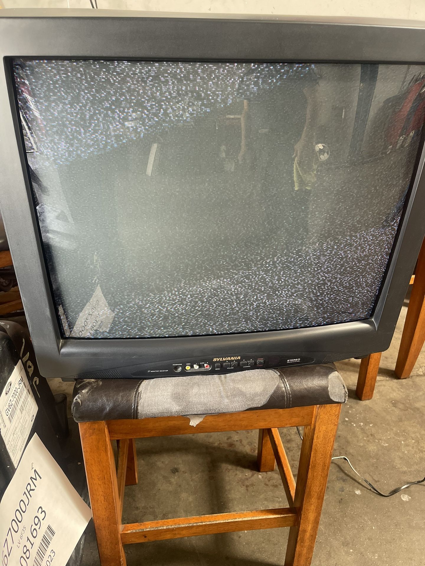 27” Sylvania Crt Tv