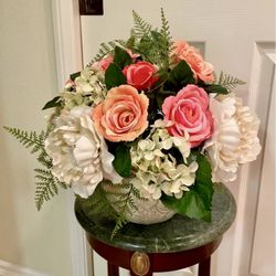 BEAUTIFUL FLOWER ARRANGEMENT 