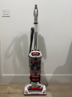 Shark Rotator Professional Lift-Away Upright Vacuum NV502 31 Red/White