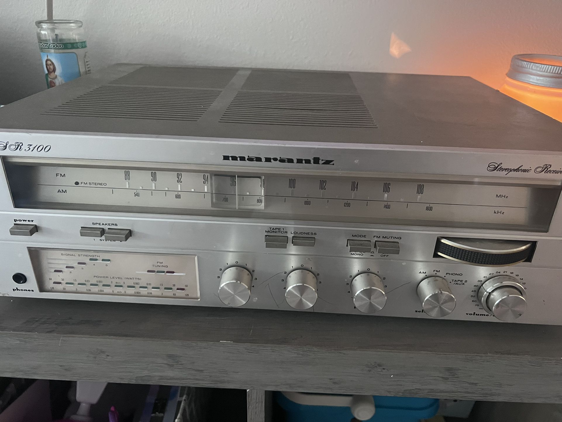 Classic Marantz Receiver and 2 Fisher ST-840 Speakers 