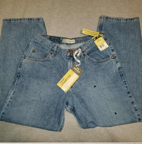 Men’s Lee Jeans, Loose Straight Leg Size 32 x 30
Sanded Light Stone