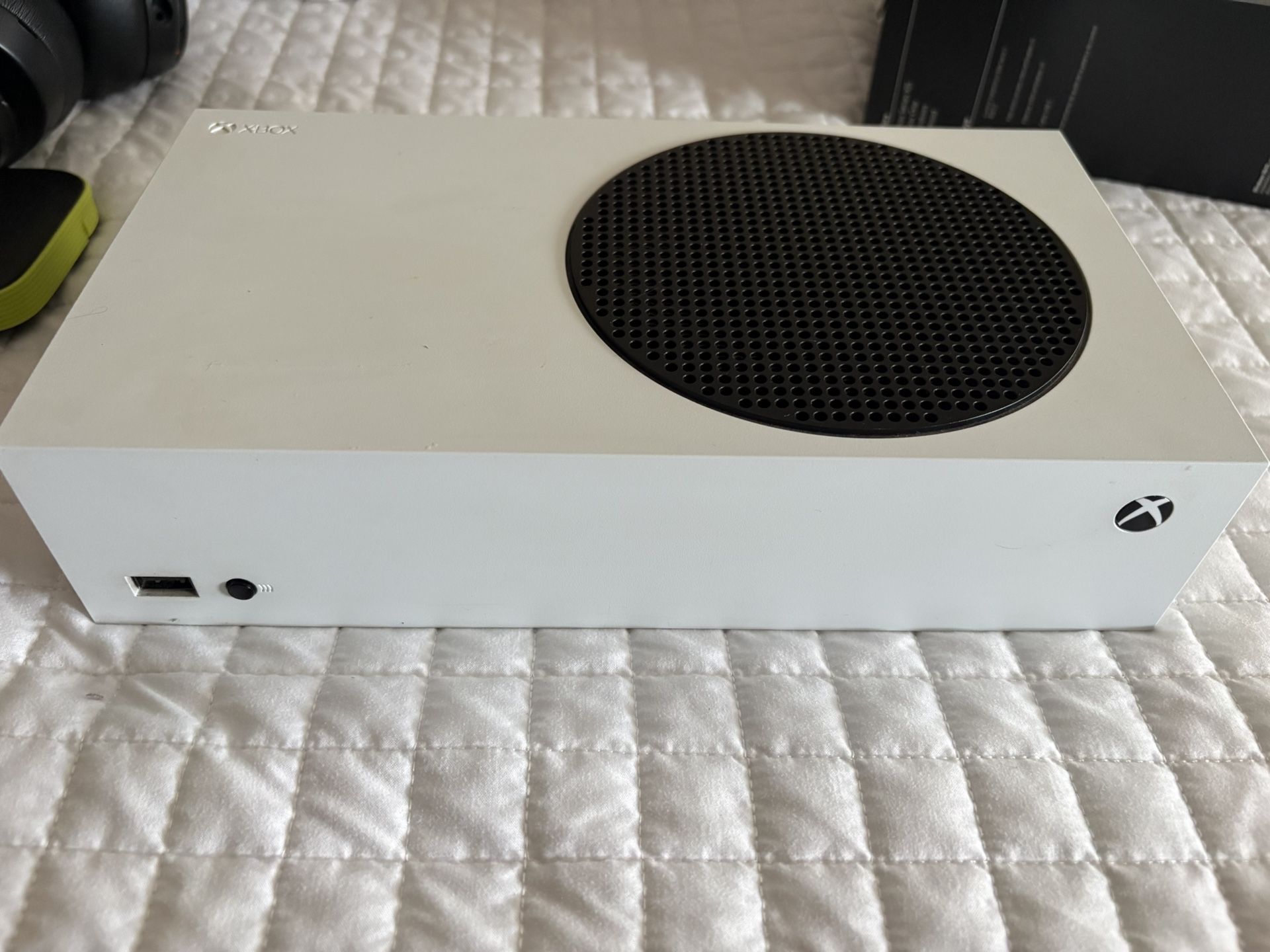 Xbox Series S Bundle