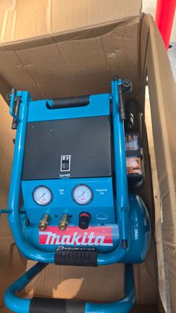 MAKITA COMPRESSOR LIKE NEW $300****
