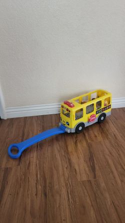 Fisher-Price Little People Big Yellow School Bus.
