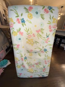 Crib Mattress w 4 Sheets