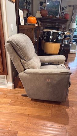 Electric Rocking Recliner with USB port
