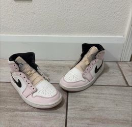 Wmns Air Jordan 1 Mid "Barely Rose"