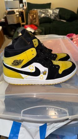 Jordan ones ￼mid