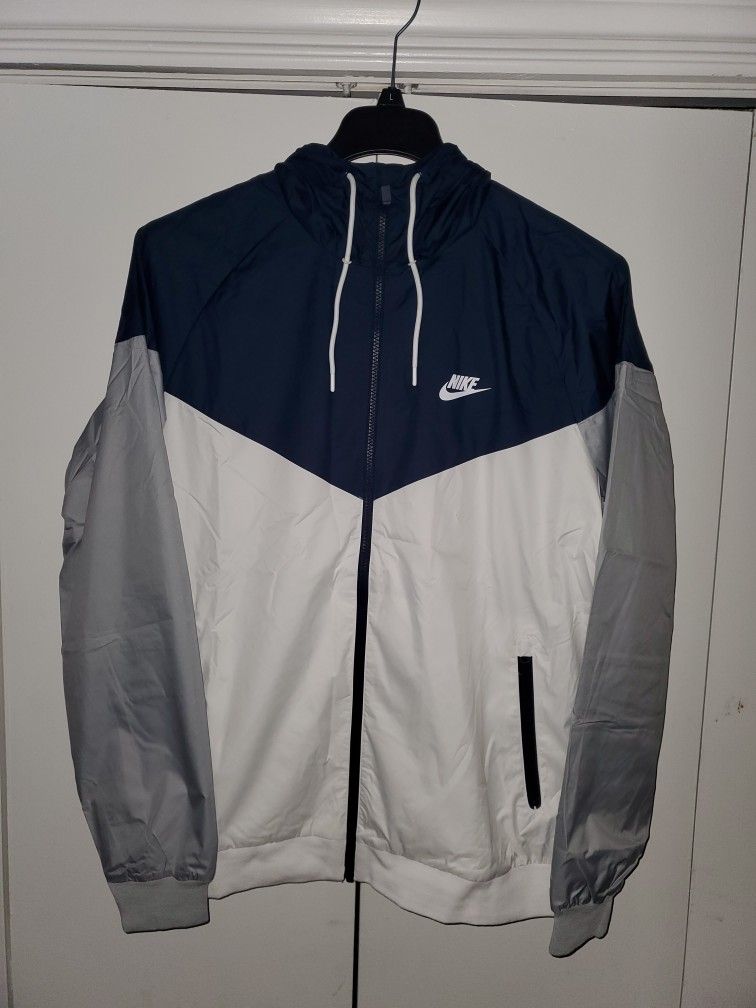 Brand New Nike Wind Runner  Wind Breaker