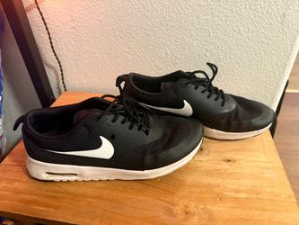 Size 9 women’s Nikes
