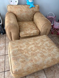 Comfy chair with ottoman