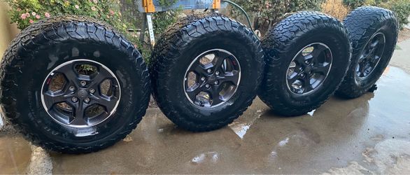 Pending Jeep Wheels with BFGoodrich KO2 37X12.5R17