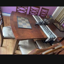 Dining Table With 8 Chairs  With  Decorations Very Good Condition 