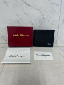 Authentic Salvatore Ferragamo Black Pebbled Leather Men's Bifold Wallet (A1G001119)
