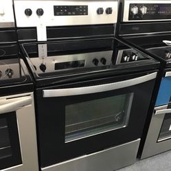 New Scratch And Dent Whirlpool 5 Burner Glass Top Stainless Steel Range. 1 year Warranty 