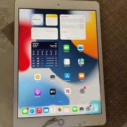 iPad 7th 128gb cracksd front screen  fully functional
