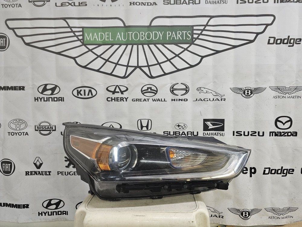 2017-2019 HYUNDAI IONIC XENON HID HEADLIGHT OEM- RIGHT PASSENGER SIDE 