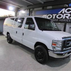 2011 Ford E350 Súper Duty Passenger XLT