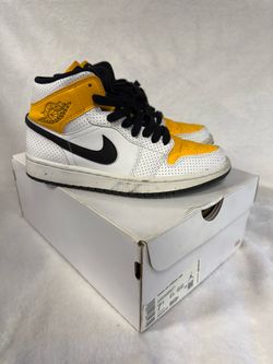 Nike Air Jordan 1 Mid Sneakers Size 7.5
