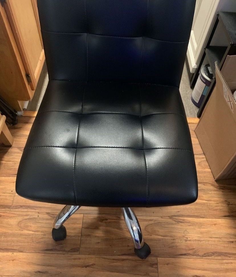 Black Leather Office Swivel Chair