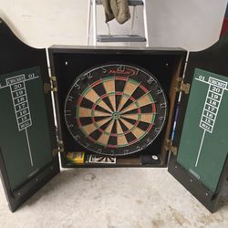 Wooden/Cork Dart Board